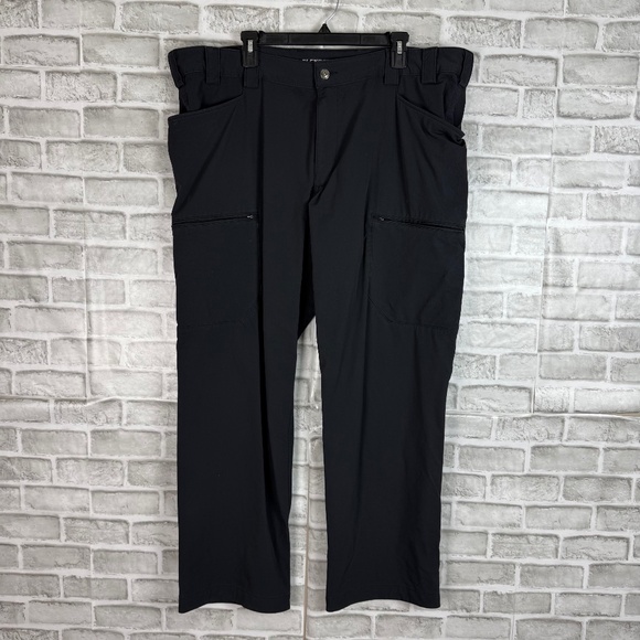 Duluth Trading Flexpedition Relaxed Solid Black Nylon Stretch Cargo Pants 42 x32 - Picture 1 of 10